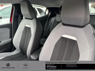 Car image 17
