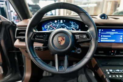 Car image 30