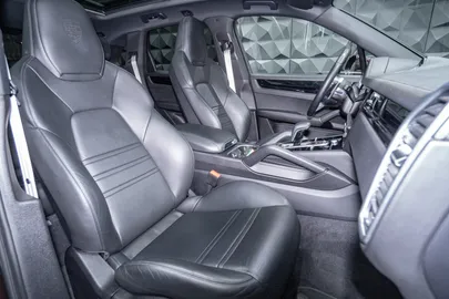 Car image 28