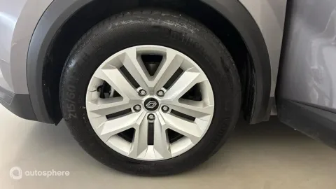 Car image 20