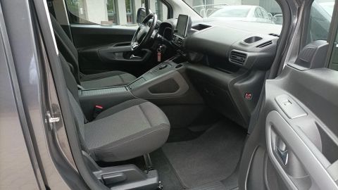 Car image 22