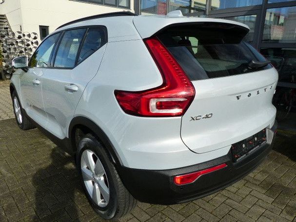 Volvo XC40 D3 Momentum 110 kW image number 2