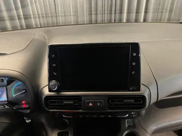 Car image 38
