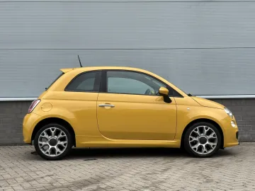Car image 3