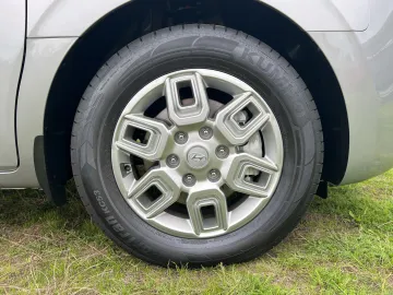 Car image 32
