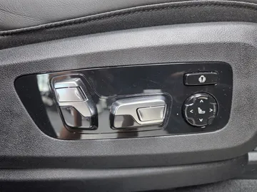 Car image 43