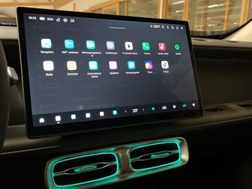 Car image 23
