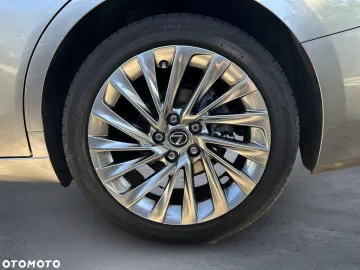 Car image 31