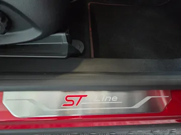 Car image 30