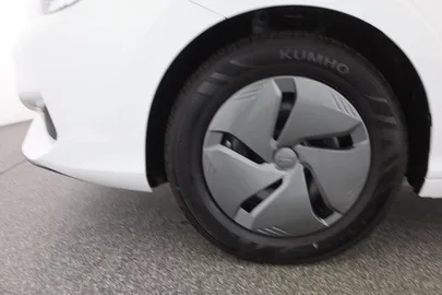 Car image 29