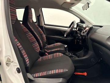 Car image 14