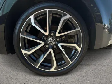Car image 28