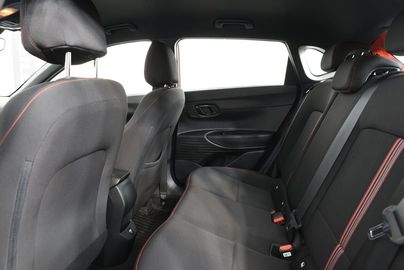 Car image 14