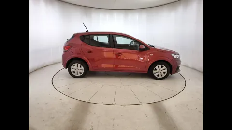 Car image 4