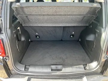 Car image 26