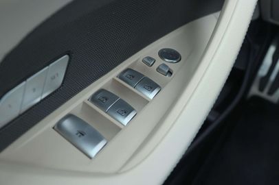 Car image 38