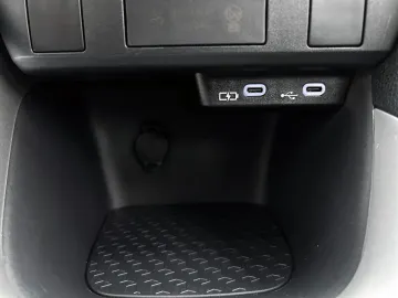 Car image 36