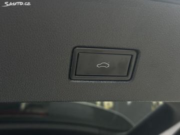 Car image 33