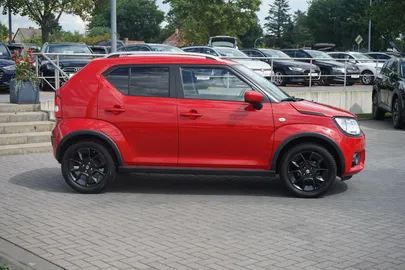 Car image 4