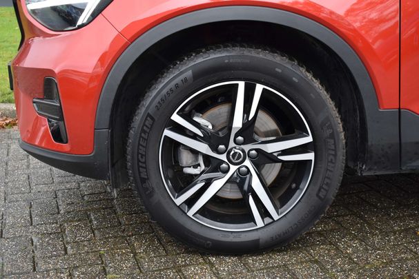 Volvo XC40 Plus Dark B4 155 kW image number 6