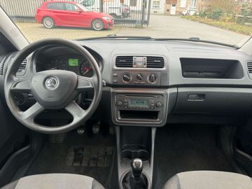 Car image 12