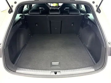 Car image 40