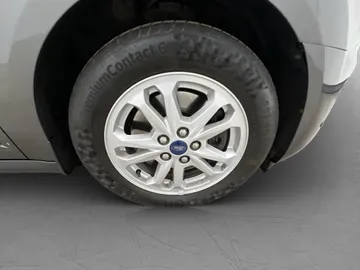 Car image 26
