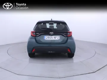 Car image 3