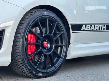 Car image 30