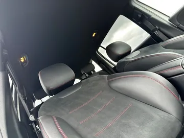 Car image 40