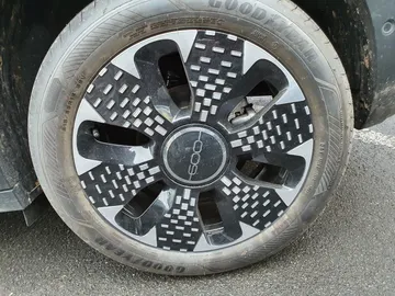 Car image 14