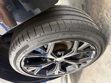 Car image 40