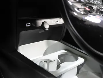 Car image 39