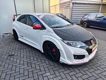 Car image 3