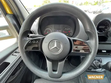 Car image 32