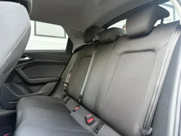 Car image 28