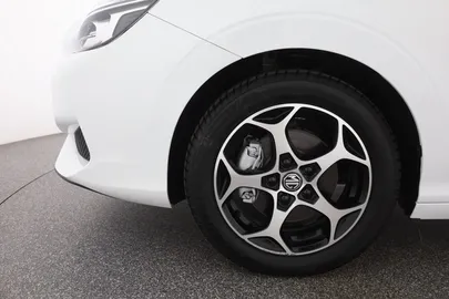 Car image 29