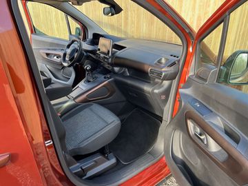 Car image 21