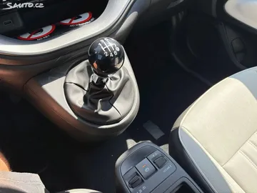 Car image 14