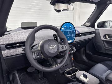 Car image 28