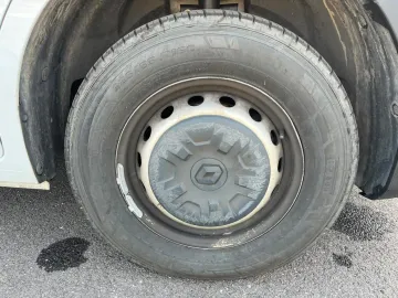 Car image 33
