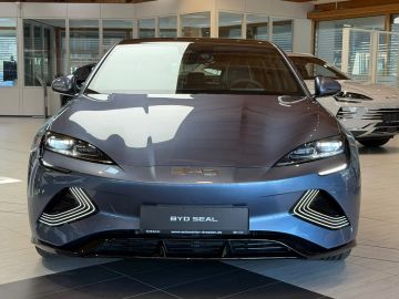 Car image 4