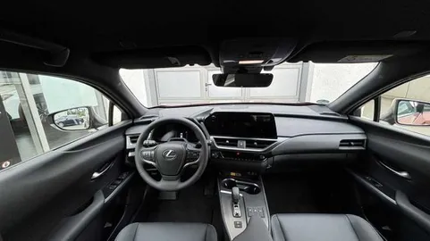 Car image 4