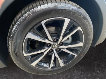 Car image 20