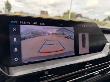 Car image 26