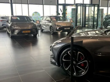 Car image 26
