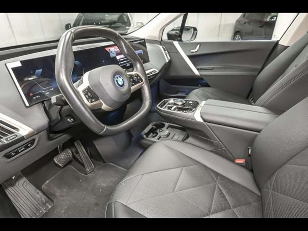 BMW iX xDrive40 240 kW image number 4