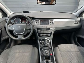 Car image 11