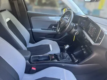 Car image 16