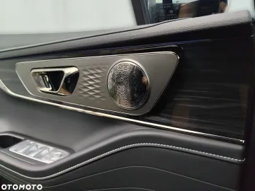 Car image 40